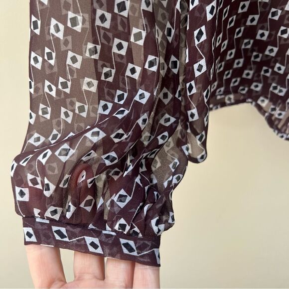 Diane von furstenberg silk geo print button down Sz 2 - Picture 5 of 7